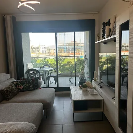 Street Apartment *